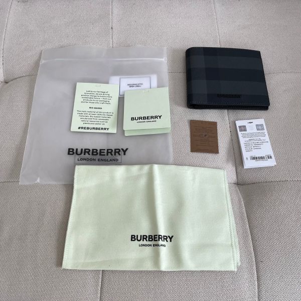 【12期0利率】【全新品】BURBERRY 炭灰格紋皮革8卡對折短夾【現金價12000】 