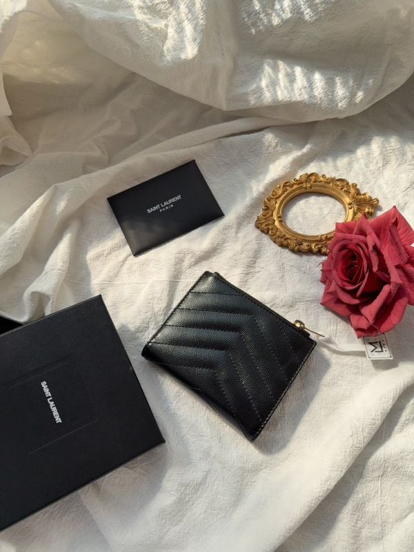 【分期0利率】YSL monogram粒面壓紋皮革兩摺錢包【95成新】 