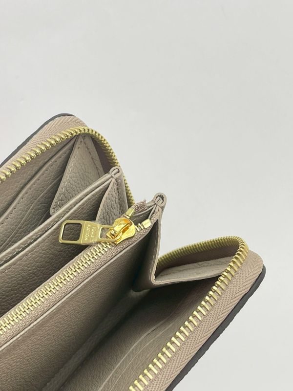【全新品】LV ZIPPY 