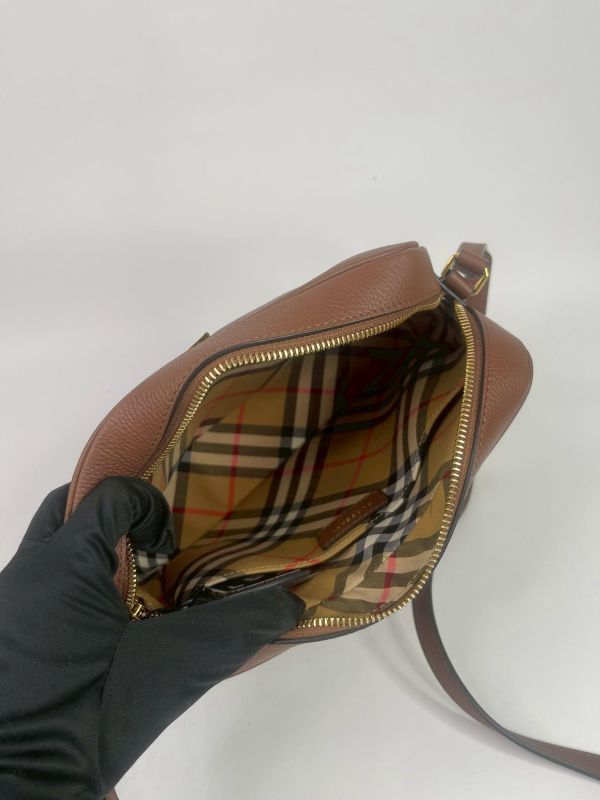 【99成新】BURBERRY TB 荔枝牛皮相機包 