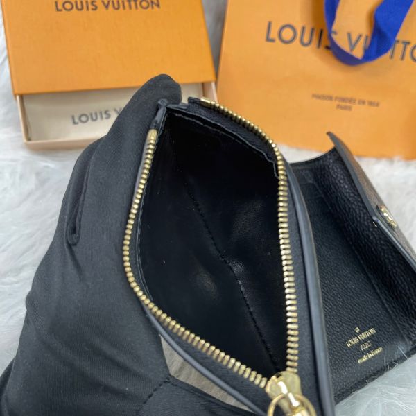 【9.5成新】【12期0利率】LV 黑色皮革壓紋三折短夾黑色 