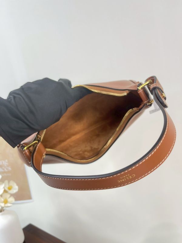 【分期0利率】CELINE Triomphe 刺繡牛皮AVA【99成新】 