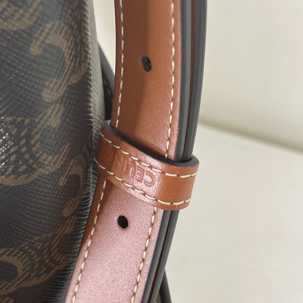 【12期0利率】CELINE  TRIOMPHE老花小號水桶包【95成新】 