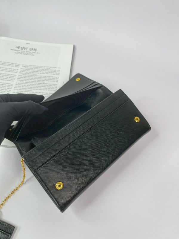 【分期0利率】PRADA 浮雕LOGO 防刮信封長夾【85成新】 