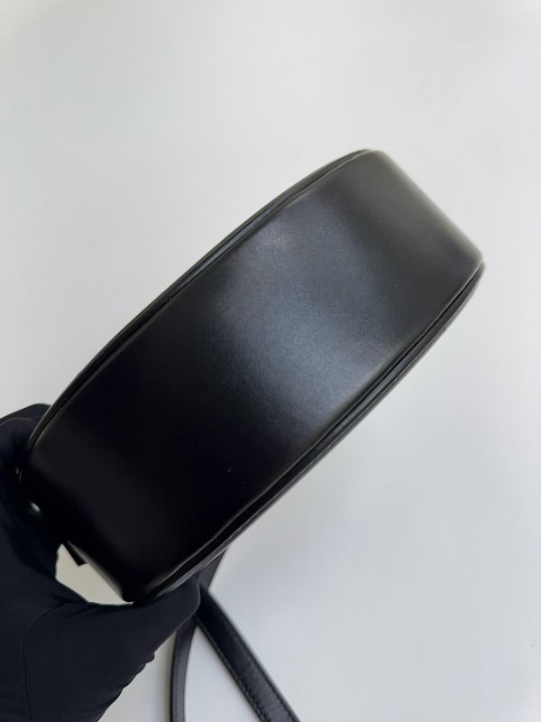 【95成新】CELINE CUIR TRIOMPHE OVAL 皮革大月餅包 