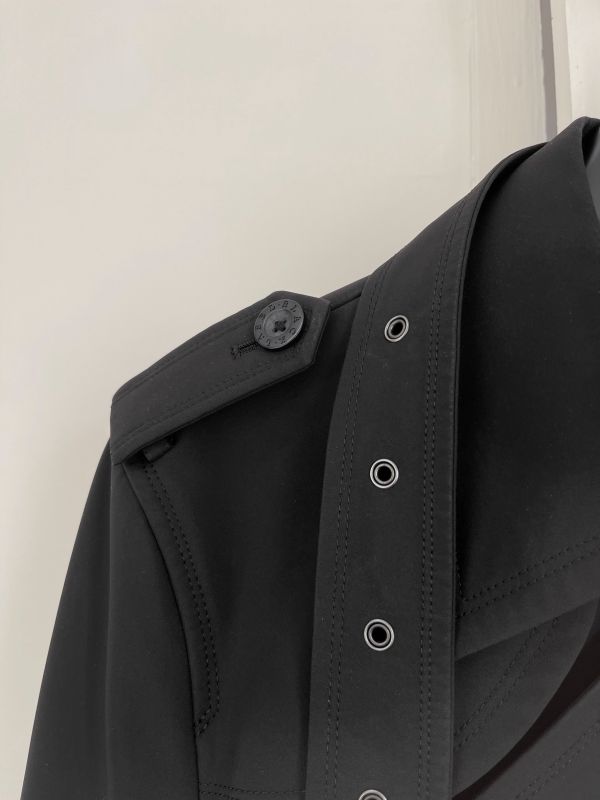 【分期0利率】BURBERRY 黑標內裏格紋風衣外套【95成新】 