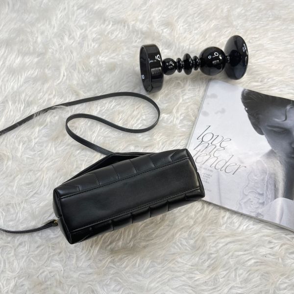 【12期0利率】 YSL LOULOU絎縫皮革Toy手袋 MINI  【99成新】 