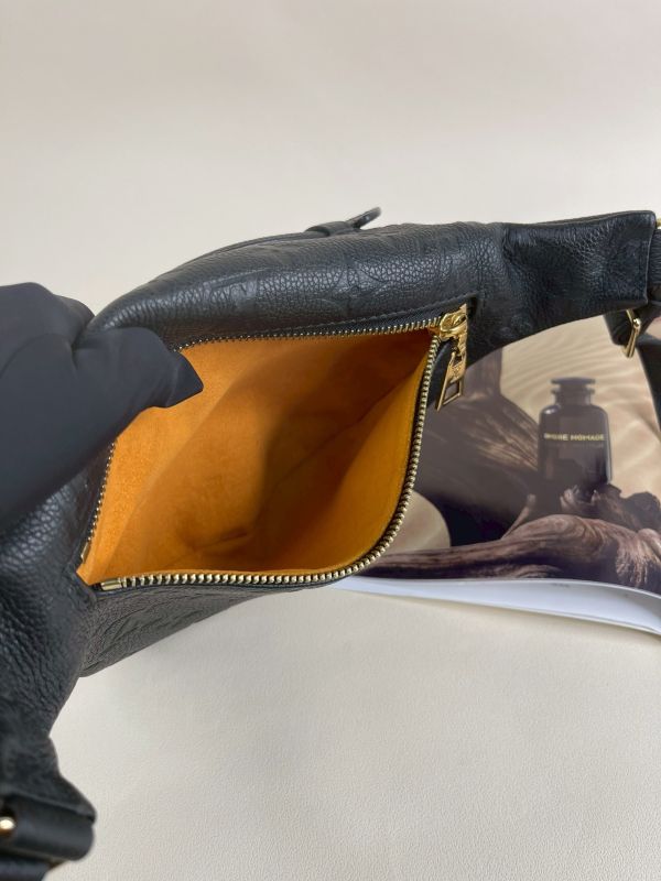 【分期0利率】LV Empreinte皮革黑拉鍊腰包【95成新】 