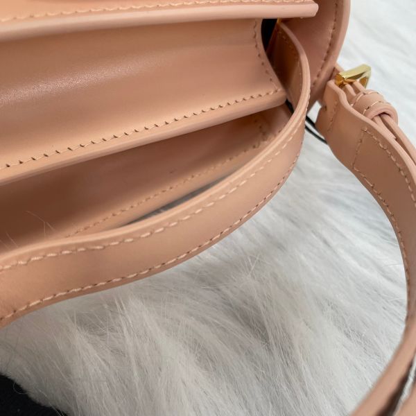 【9.9成新】【12期0利率】TB 小號專屬別皮革鎖識扣包 豆腐包 