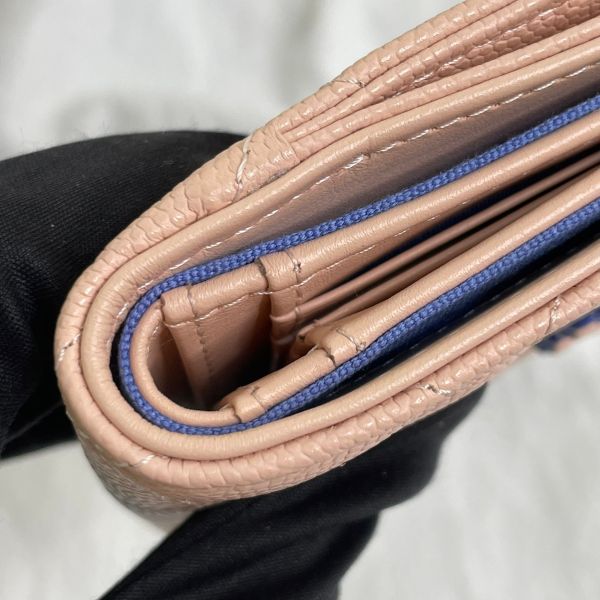 【99成新】【12 期 0 利率】Chanel 雕刻山茶花粉色對折短夾 牛皮 