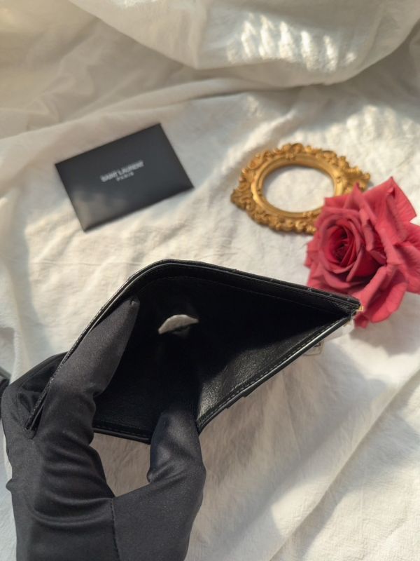 【分期0利率】YSL monogram粒面壓紋皮革兩摺錢包【95成新】 