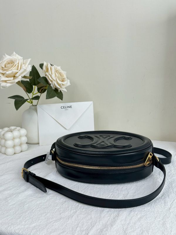 【分期0利率】CELINE CUIR TRIOMPHE OVAL 皮革大月餅包【9成新】 