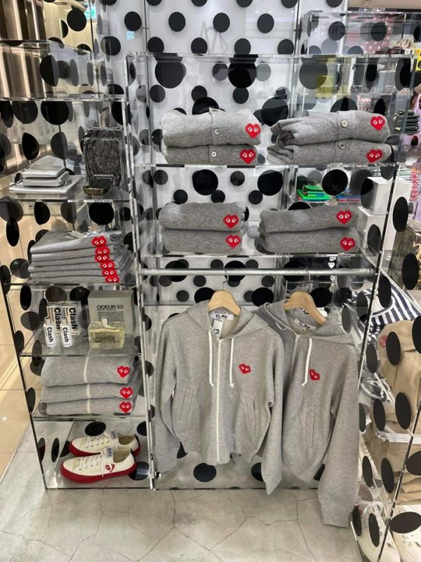 日本限定川久保玲PLAY COMME DES GARÇONS x Invader聯名款 日本限定川保久玲PLAY COMME DES GARÇONS x Invader聯名款