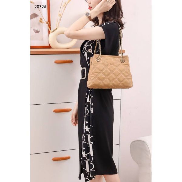 TORY BURCH FLEMING SOFT CONVERTIBLE SHOULDER BAG 羊皮菱格肩背包 TORY BURCH FLEMING SOFT CONVERTIBLE SHOULDER BAG
羊皮菱格肩背包