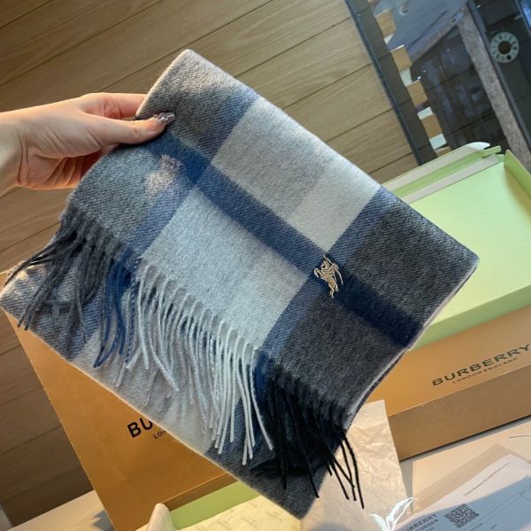 日本 Burberry 雙面圍巾男女通用款 日本 Burberry 雙面圍巾男女通用款