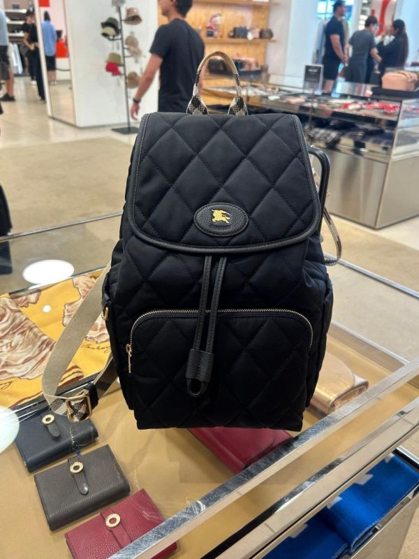 日本 Burberry 全新復古格紋雙肩包 日本 Burberry 全新復古格紋雙肩包