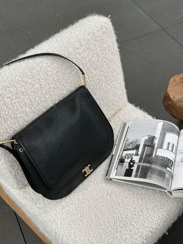 日本 CELINE SOFT TRIOMPHE BESACE 手袋 日本 CELINE SOFT TRIOMPHE BESACE 手袋