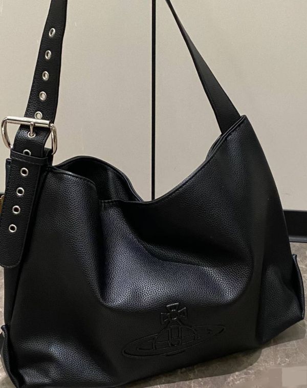 Vivienne Westwood Maxime Large Shoulder Bag 牛皮肩背腋下包(售價已折) Vivienne Westwood Maxime Large Shoulder Bag 牛皮肩背腋下包