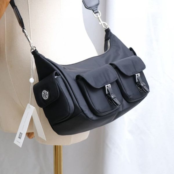 Tory Burch 尼龍側邊口袋款單肩包/半月包 附兩條背帶 日本 Tory Burch 尼龍側邊口袋款單肩包/半月包 附兩條背帶