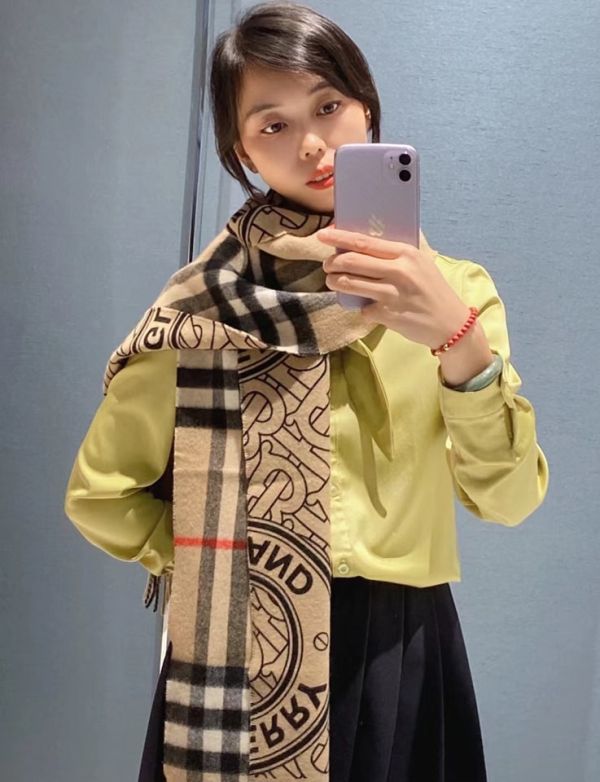 BURBERRY 100% cashmere雙面圍巾批肩(售價已折) BURBERRY 100% cashmere雙面圍巾批肩