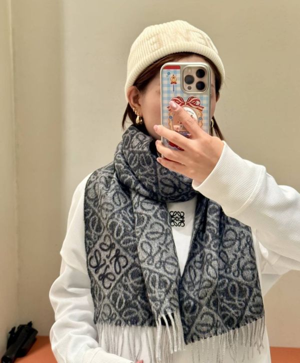 日本LOEWE Anagram浮雕圍巾 日本LOEWE Anagram浮雕圍巾