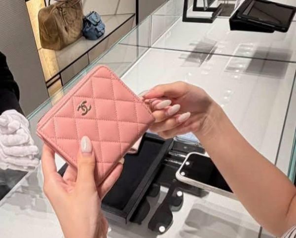 日本CHANEL 香奈兒 CF 黑金牛皮短夾L型拉鍊 零錢包卡包 日本 全新 CHANEL 香奈兒 CF 黑金牛皮短夾L型 拉鍊 零錢包卡包