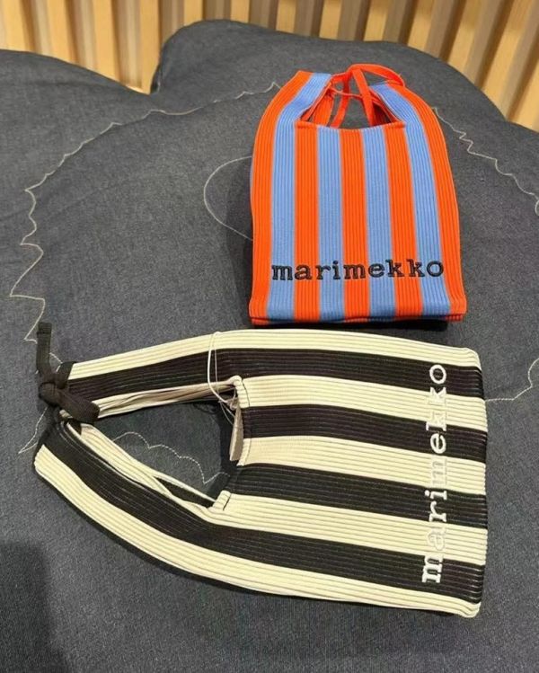 日本 marimekko 刺繡小手挽包 日本 marimekko 刺繡小手挽包