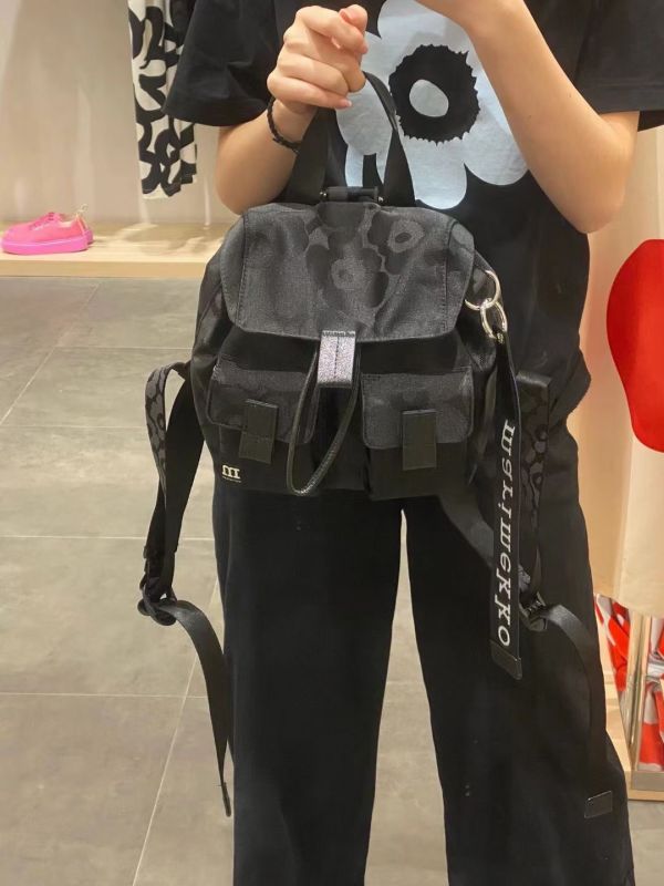 現貨日本Marimekko Everything Backpack S Unikko 後背包(花色) 日本Marimekko Everything Backpack S Unikko 後背包