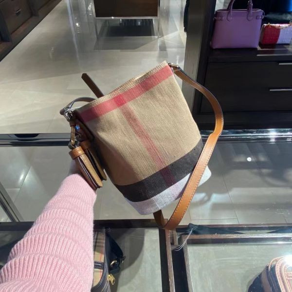 BURBERRY經典流蘇水桶包(小)附小包(售價已折) 日本代購,BURBERRY,肩背包