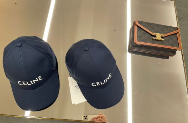 CELINE TRIOMPHE帆布及小牛皮TRIOMPHE帆布飾鍊銀包 CELINE TRIOMPHE帆布及小牛皮TRIOMPHE帆布飾鍊銀包