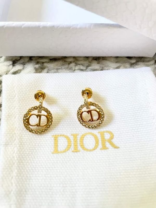 現貨Dior 鑲鑽CD標幟耳環 現貨Dior 鑲鑽CD標幟耳環