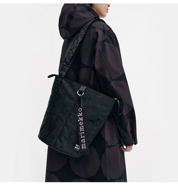 日本 marimekko 尼龍水桶包限量預訂 素面、印花 日本 marimekko 尼龍水桶包限量預訂 素面、印花