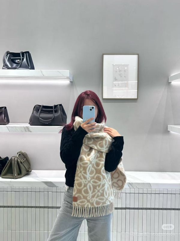 日本LOEWE Anagram 羊駝毛和羊毛大logo圍巾 日本LOEWE Anagram 羊駝毛和羊毛大logo圍巾