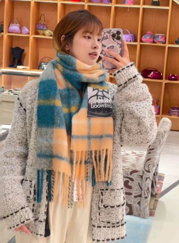 日本Vivienne Westwood 格紋毛海圍巾 日本Vivienne Westwood 格紋毛海圍巾