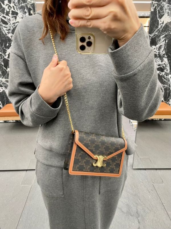 CELINE TRIOMPHE帆布及小牛皮TRIOMPHE帆布飾鍊銀包 CELINE TRIOMPHE帆布及小牛皮TRIOMPHE帆布飾鍊銀包