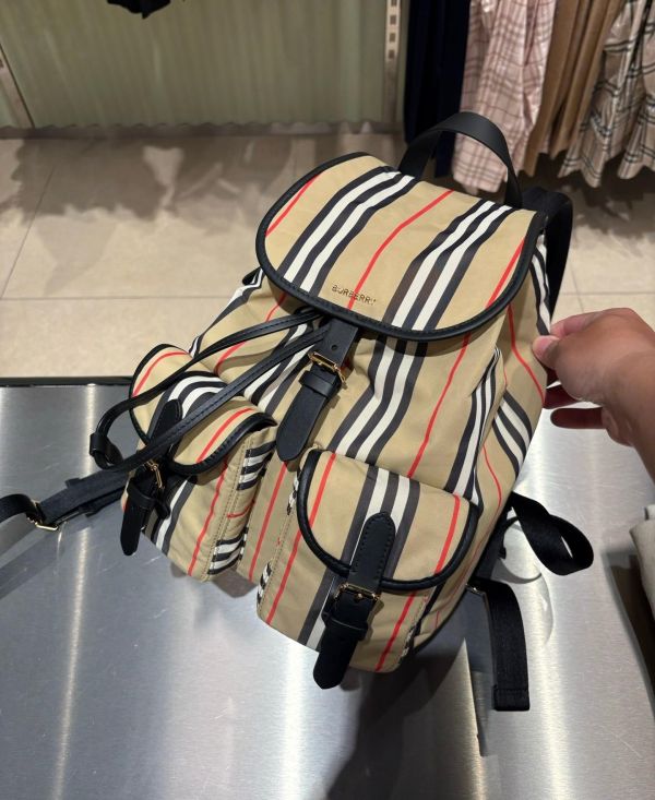 日本Burberry 尼龍條紋後背包 BURBERRY 條紋尼龍後背包