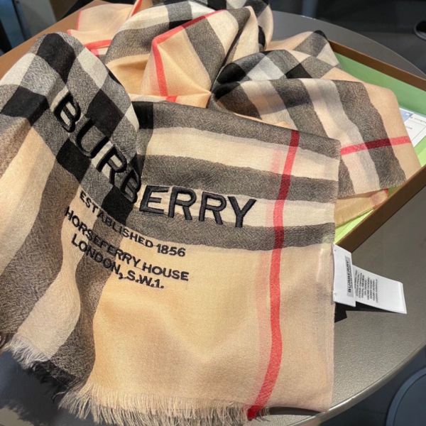 日本 BURBERRY 羊絨柔軟順滑長圍巾 日本 BURBERRY 羊絨柔軟順滑長圍巾