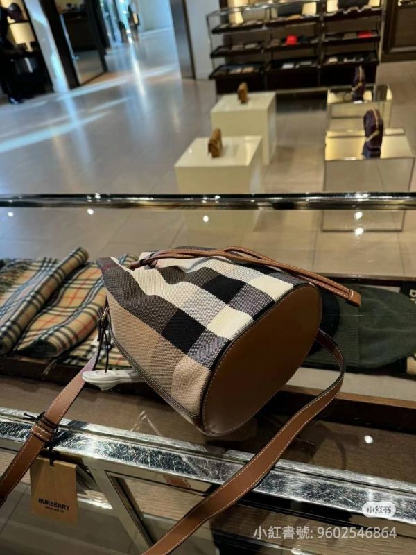 日本 BURBERRY 經典格紋水桶包 日本 BURBERRY 經典格紋水桶包