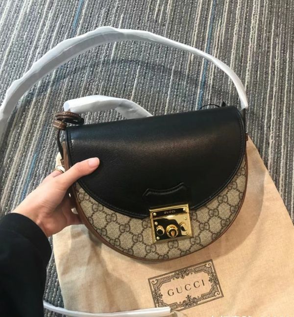 日本 GUCCI 經典老花半月包 日本 GUCCI 經典老花半月包