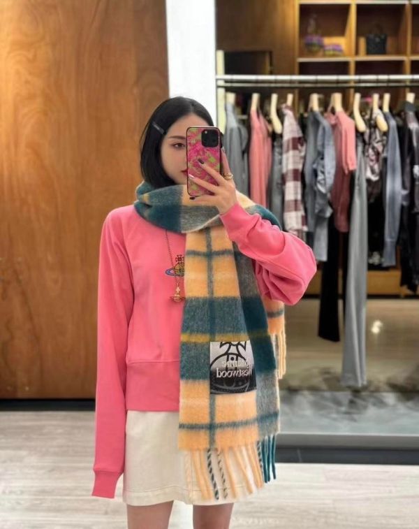 日本Vivienne Westwood 格紋毛海圍巾 日本Vivienne Westwood 格紋毛海圍巾