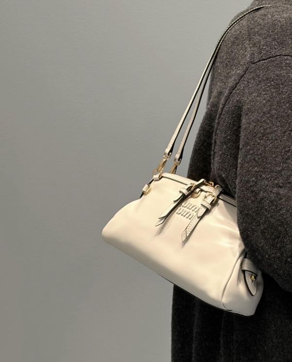 日本 Miu Miu Caprice 少女包 日本 Miu Miu Caprice 少女包