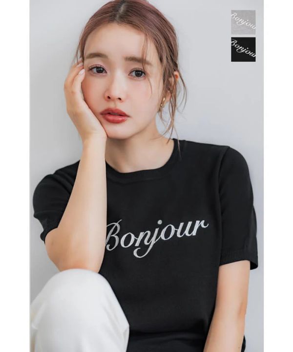 日本Bonjour刺繡圓領短袖薄針織衫 日本Bonjour刺繡圓領短袖薄針織衫,