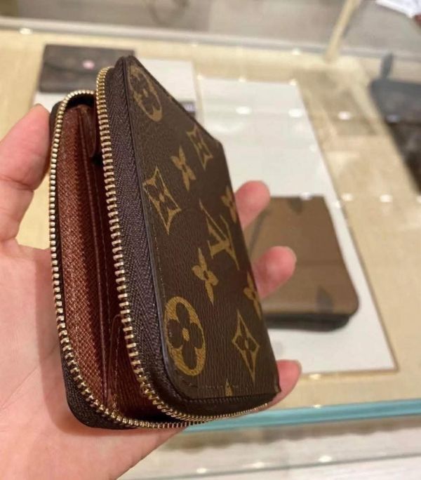 LOUIS VUITTON LV M60067 拉鏈零錢卡包 LOUIS VUITTON LV M60067 拉鏈零錢卡包