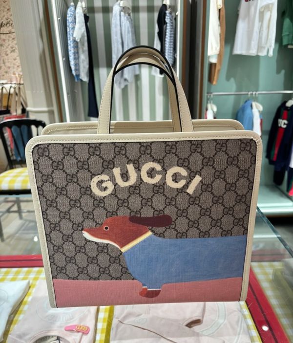 日本Gucci 2024早秋狗狗印花手提包 日本Gucci 2024早秋狗狗印花手提包