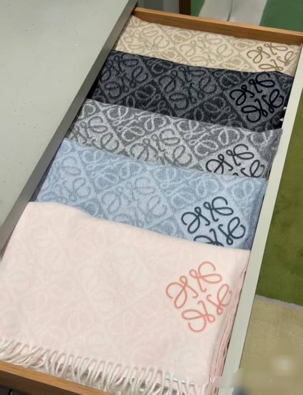 日本LOEWE Anagram浮雕圍巾 日本LOEWE Anagram浮雕圍巾