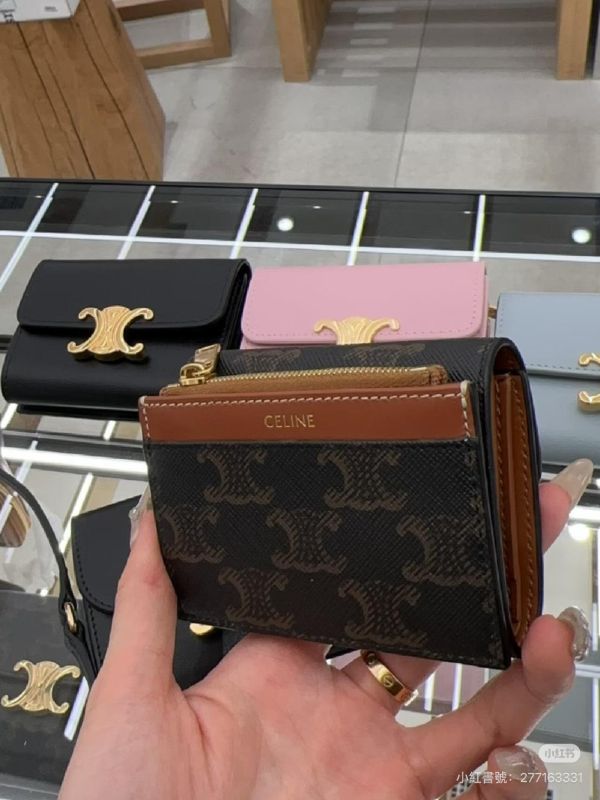 日本 CELINE Nino 凱旋金釦牛皮二折 Nino柔軟粒面小牛皮中夾 日本 CELINE Nino 凱旋金釦牛皮二折 Nino柔軟粒面小牛皮中夾