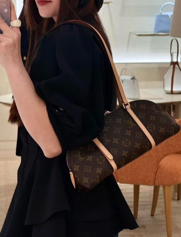 日本 LOUIS VUITTON LV M28953 Squire East West 肩背包 日本 LOUIS VUITTON LV M28953 Squire East West 肩背包