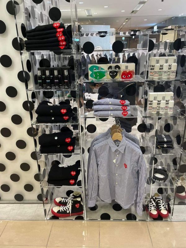 日本限定川久保玲PLAY COMME DES GARÇONS x Invader聯名款 日本限定川保久玲PLAY COMME DES GARÇONS x Invader聯名款