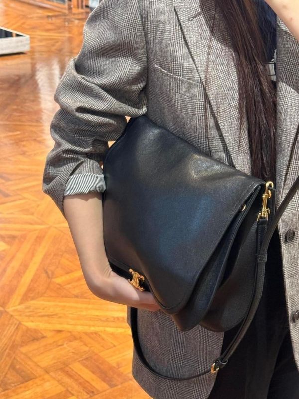 日本 CELINE SOFT TRIOMPHE BESACE 手袋 日本 CELINE SOFT TRIOMPHE BESACE 手袋