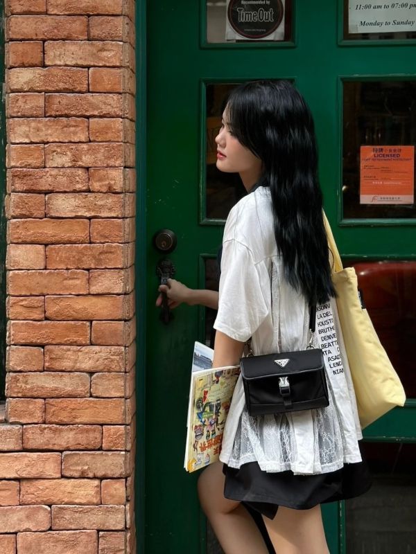 日本 Prada 尼龍迷你郵差包/手機包/小跨包/腰包 日本 Prada 尼龍迷你郵差包/手機包/小跨包/腰包